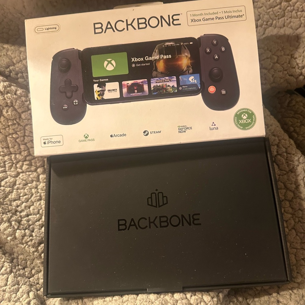 Backbone Black Handheld Console Controller - Picture 2 of 3